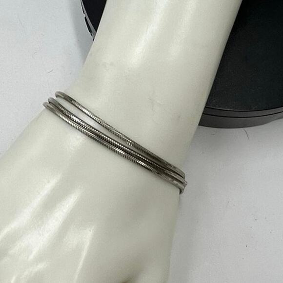 Sterling Silver 925 STG Three Strand Lg  Spring Ring Closure Bracelet 13 Grams - Picture 2 of 7